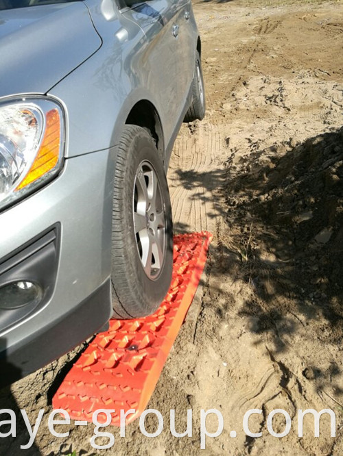 Snow Sand Tire Ladder 4WD Truck 2